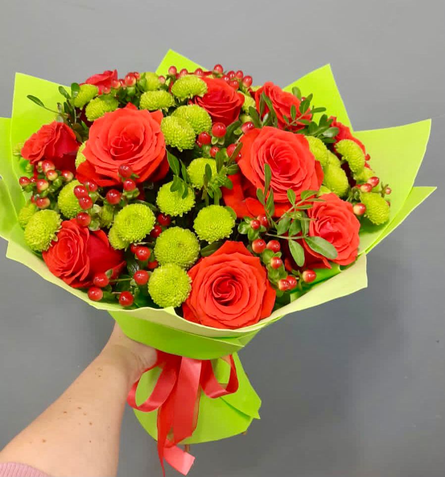 Букет цветов из: Хризантемы и Розы в Горки Ленинские