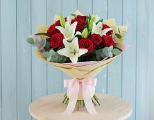 Букет цветов из:  Лилии и Розы в Горки Ленинские