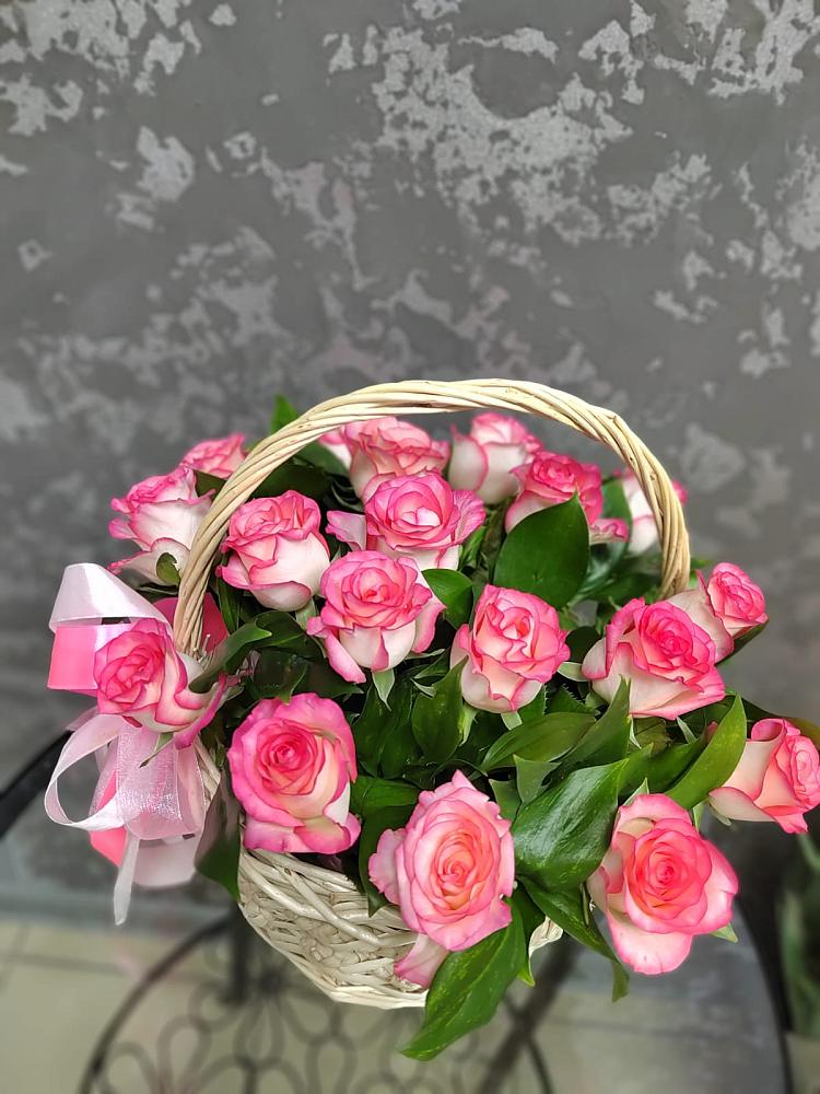 Цветочная композиция из Розы в корзине в Горки Ленинские