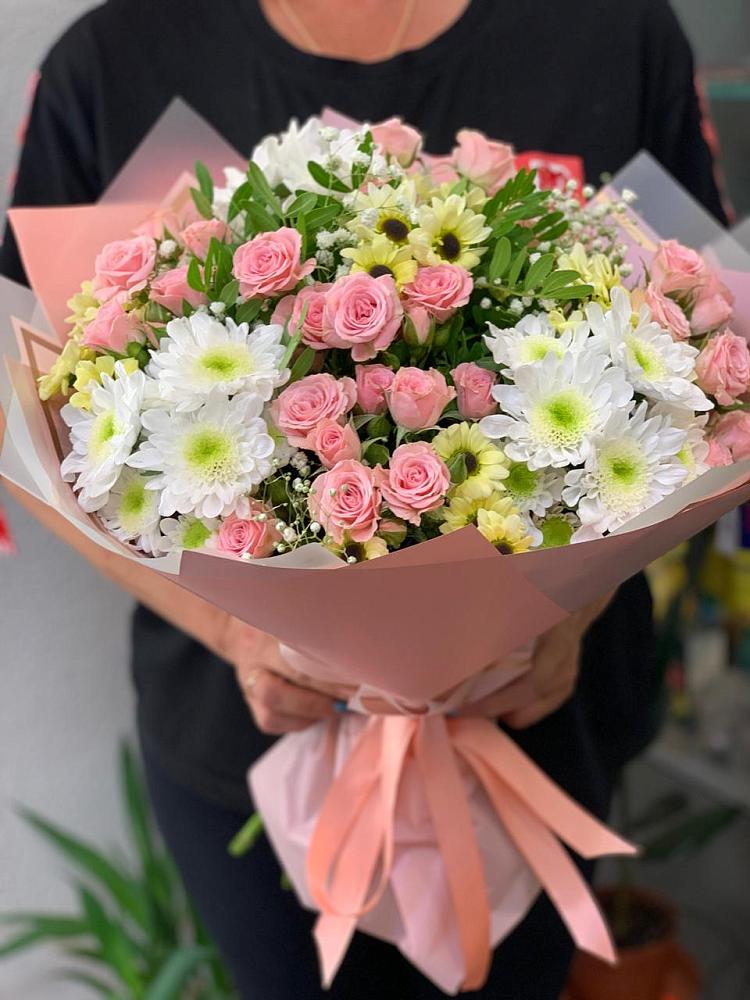 Букет цветов из: Розы и Хризантемы в Горки Ленинские