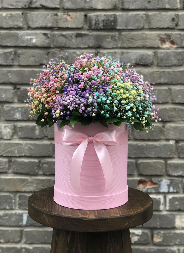 Цветочная композиция из Гипсофила и Розы в шляпной коробке в Горки Ленинские