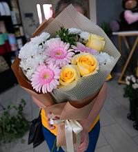 Букет цветов из:  Герберы, Розы и Хризантемы в Горки Ленинские