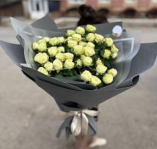 Букет Белые кустовые розы Солинеро в Горки Ленинские