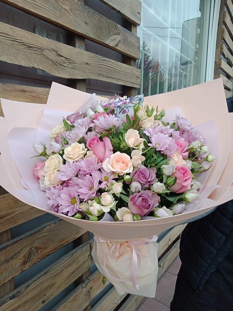 Букет цветов из: Розы и Хризантемы в Горки Ленинские