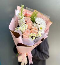 Букет цветов из:  Хризантемы и Розы в Горки Ленинские