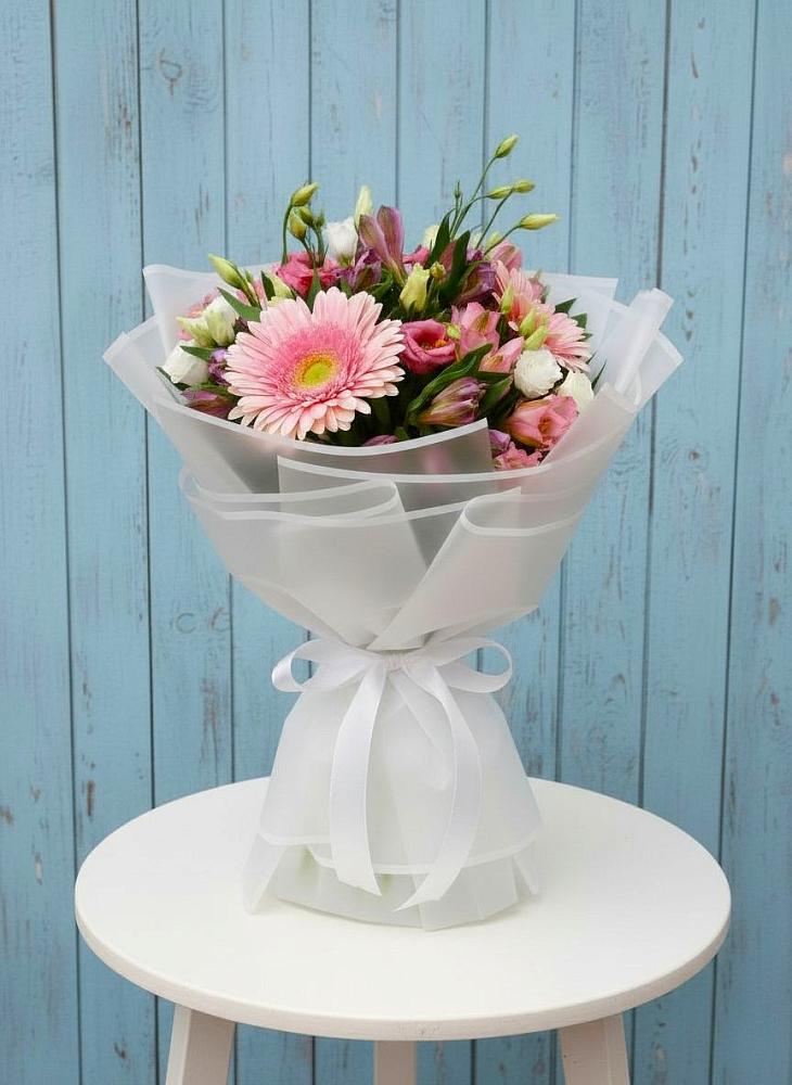 Букет цветов из: Герберы, Альстромерии и Лизиантусы в Горки Ленинские