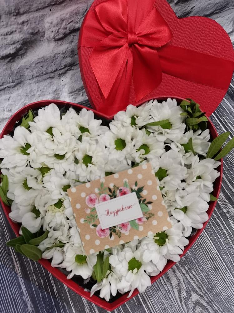 Цветочная композиция из Хризантемы в виде сердца в Горки Ленинские