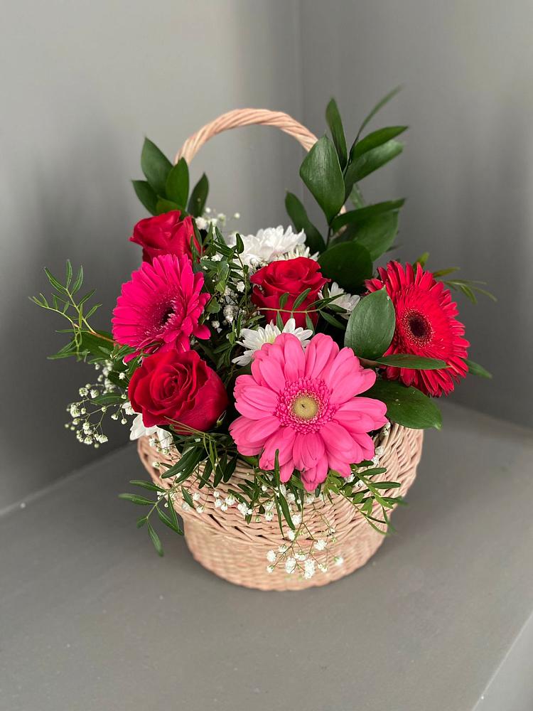 Цветочная композиция из Розы, Хризантемы и Герберы в корзине в Горки Ленинские