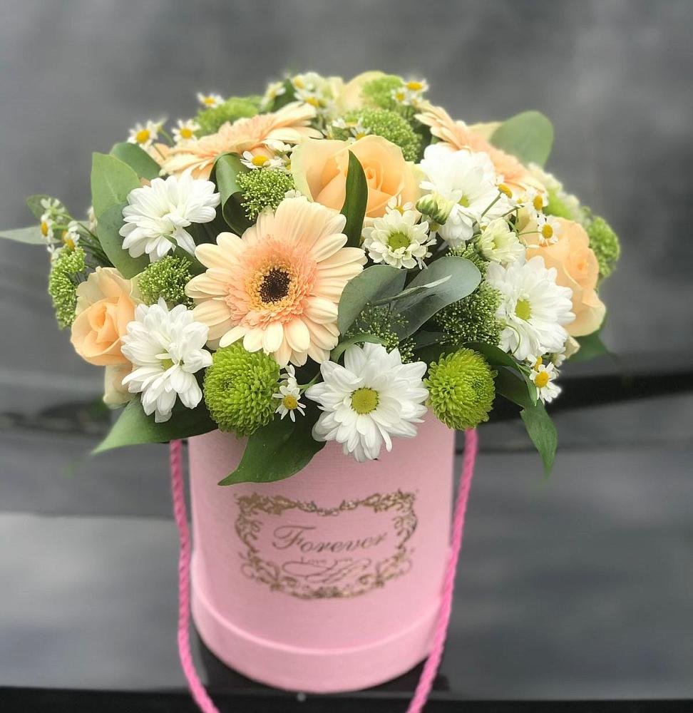 Цветочная композиция из Розы, Герберы и Хризантемы в шляпной коробке в Горки Ленинские