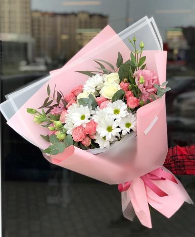 Букет цветов из: Розы, Лизиантусы и Хризантемы в Горки Ленинские